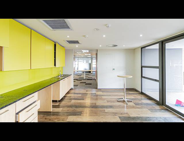 1,552M² OFFICE TO LET IN FERNDALE